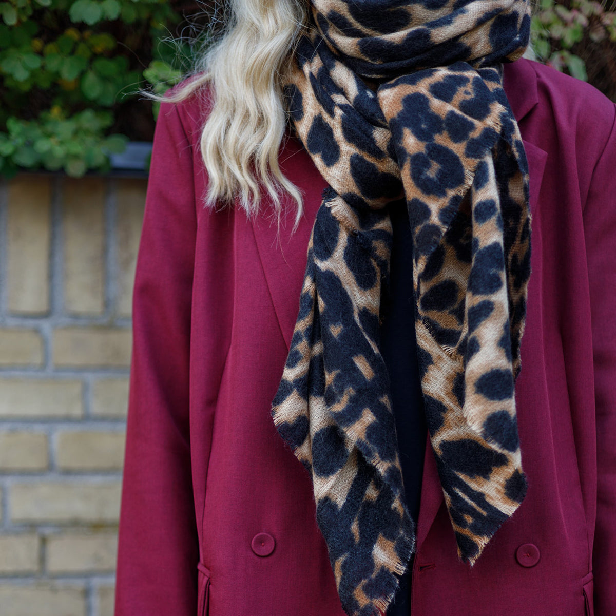 Black Colour Leo Flavia Scarf