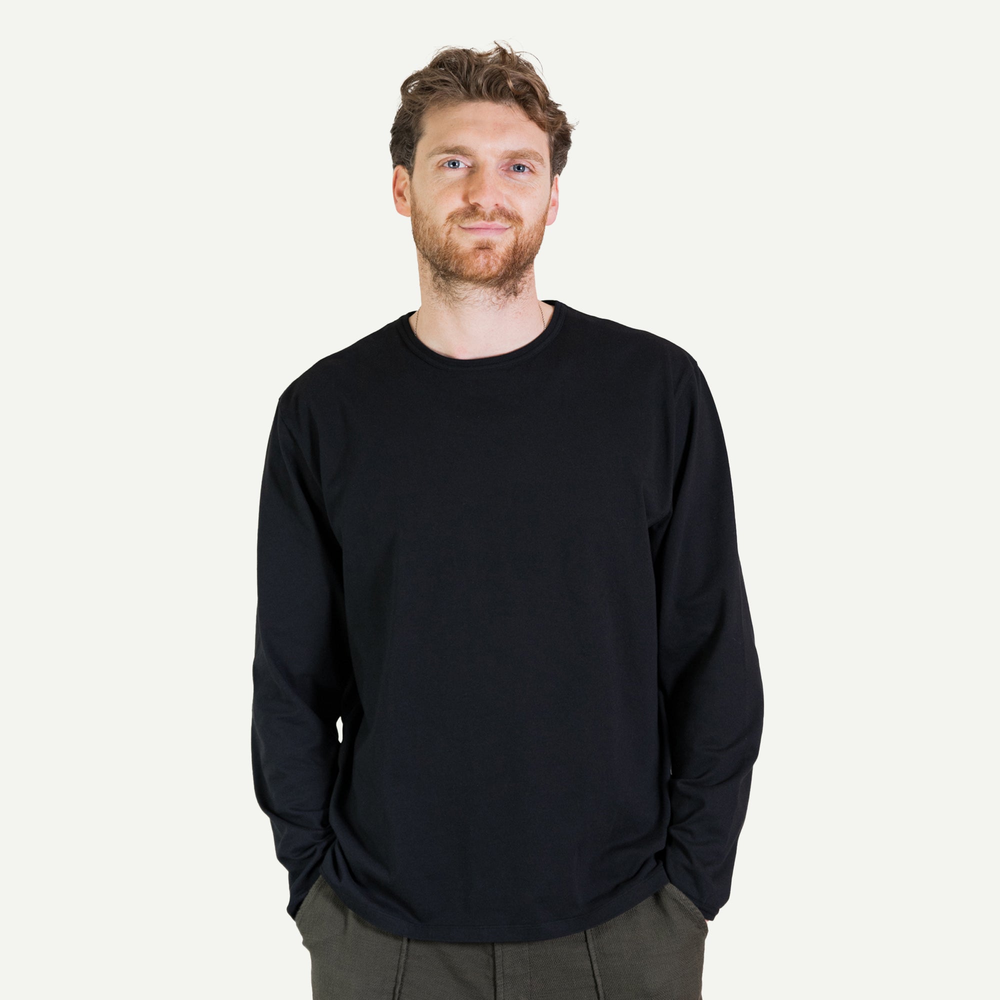 Roos Beach Black Long Sleeve T-shirt | R.Goods Black T-shirt